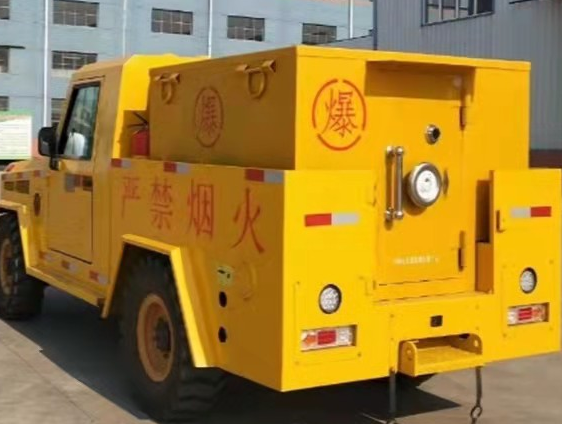 山根镇凯龙爆破器材运输车:保障爆破任务的安全运行